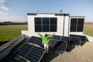 Cum se poate integra in mod eficient sistemul de stocare a energiei in sistemele fotovoltaice existente